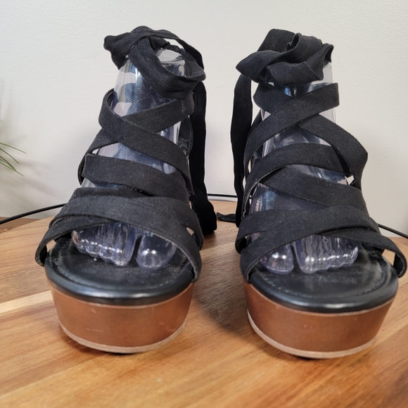 Torrid Black Faux Suede Strappy Ankle Wrap Clog Heels Size 9 WW - Picture 8 of 16